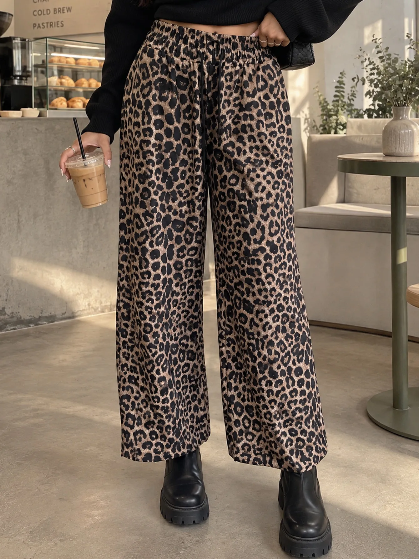 AD2651 Pantalón holgado estampado 15697